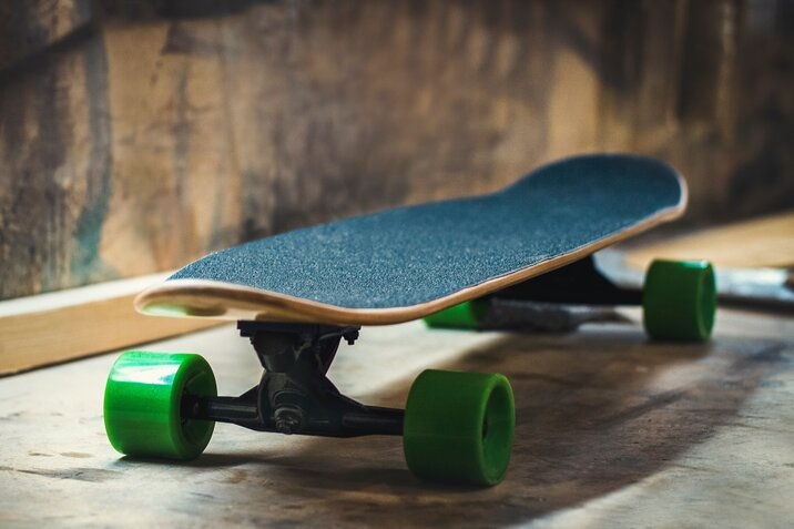 skateboard-with-green-wheels