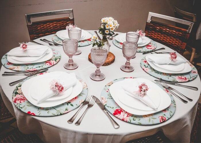 served-table-with-white-tablecloth